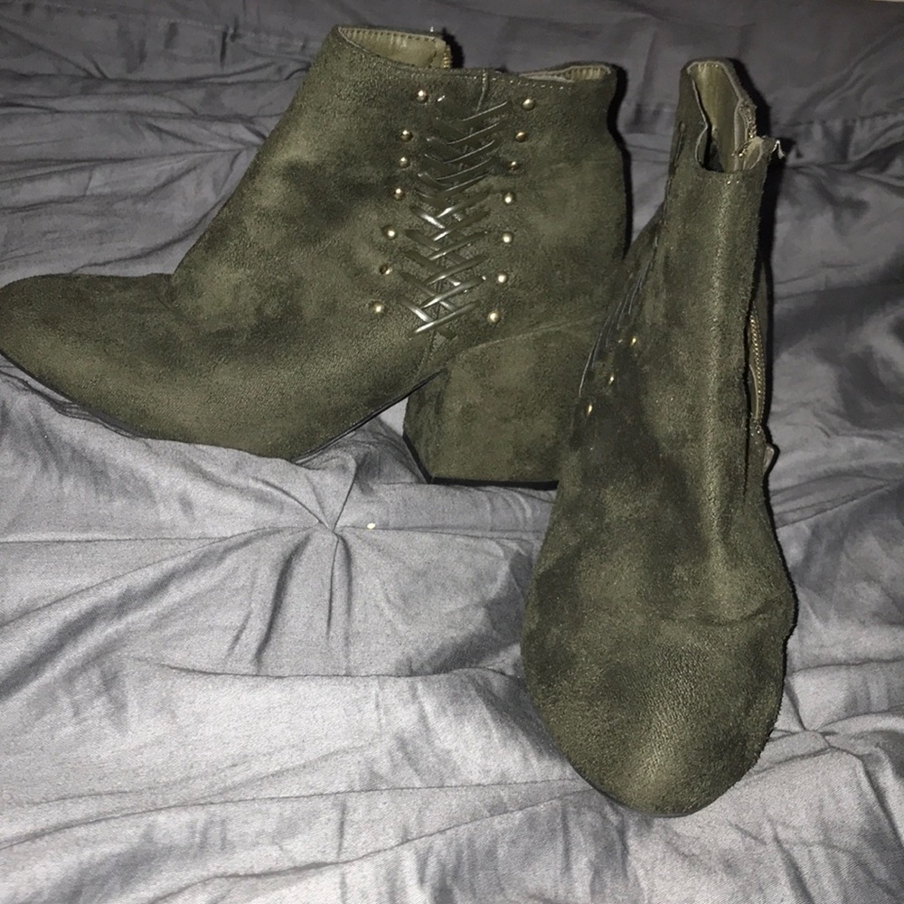 Shoes - Picture 2 of 3